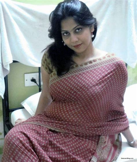 Desi nude aunty bra panty photos flashing boobs and pussy